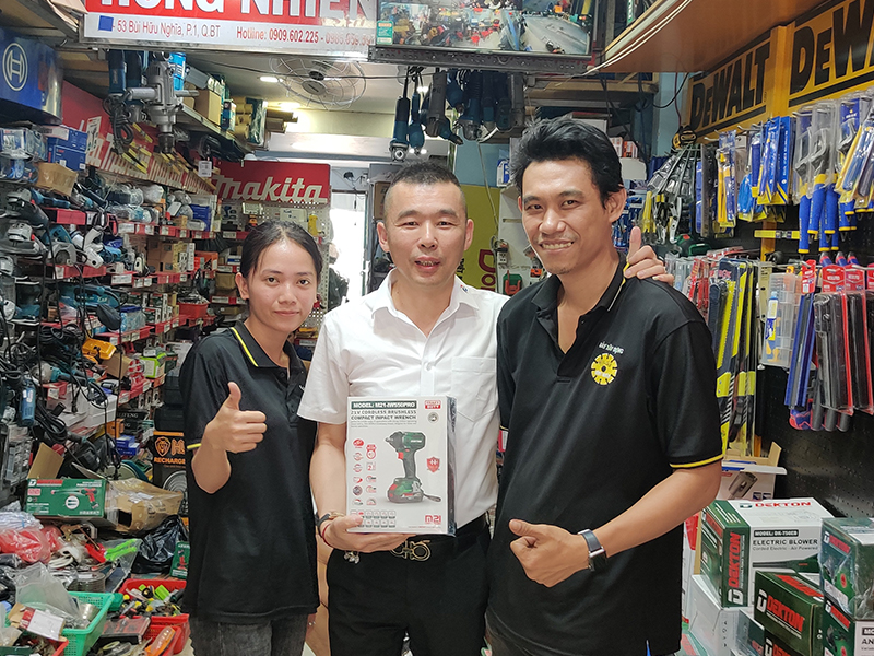 Unser Unternehmen besucht vietnamesische Kunden